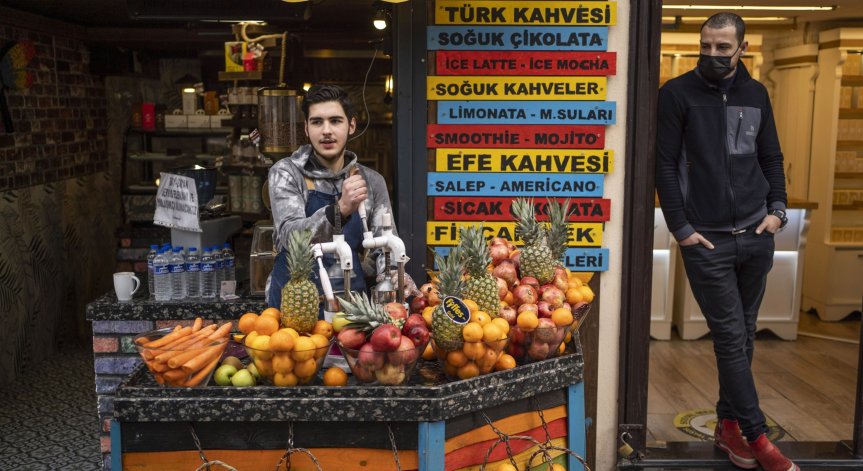 В Турция става още по-евтино за чужденците - Ердоган направи ДДС на храните 1%