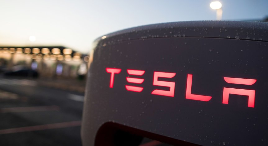 Откраднаха Tesla с цигулка за милион долара