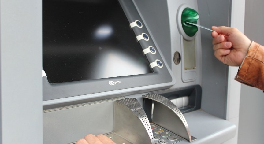 Вдигат заплатите в Гърция.