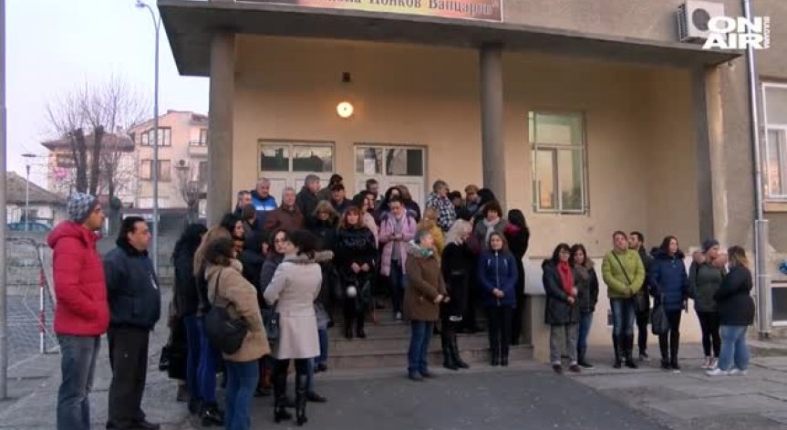 Ученикът, посегнал на учителя си в Царево - изключен!