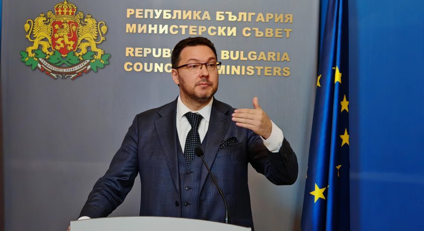 Митов обясни какво се вижда на записите.