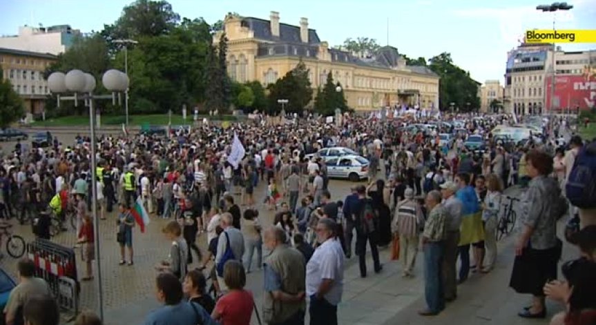 Стотици протестираха срещу правителство