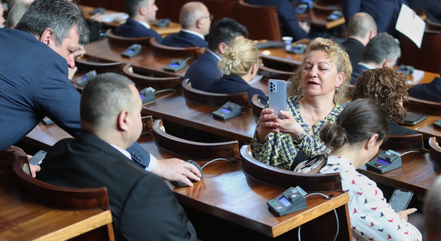 Депутатите гласуват промените в Закона за домашното насилие