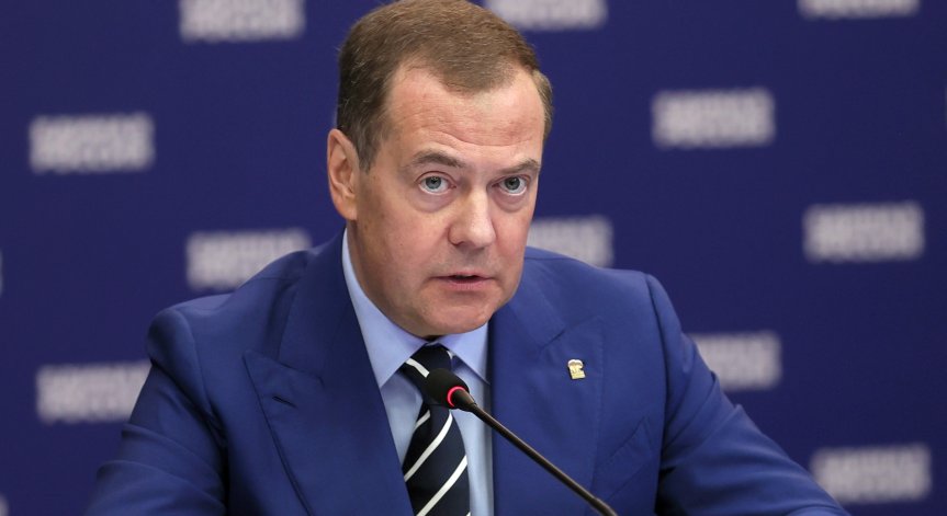 Медведев: При украински атаки по Крим няма да има преговори - само ответни удари