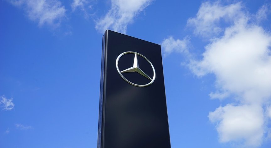 Забавяне в производството на Mercedes доведе до спад в резултатите на Daimler
