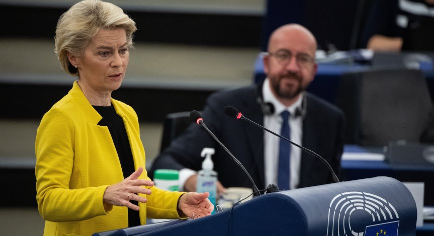 Фон дер Лайен заплаши Орбан: Да коригира анти-гей закона или спираме парите за Унгария