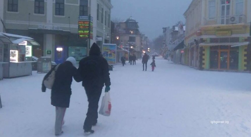 Пристанището и летището в Бургас са отворени