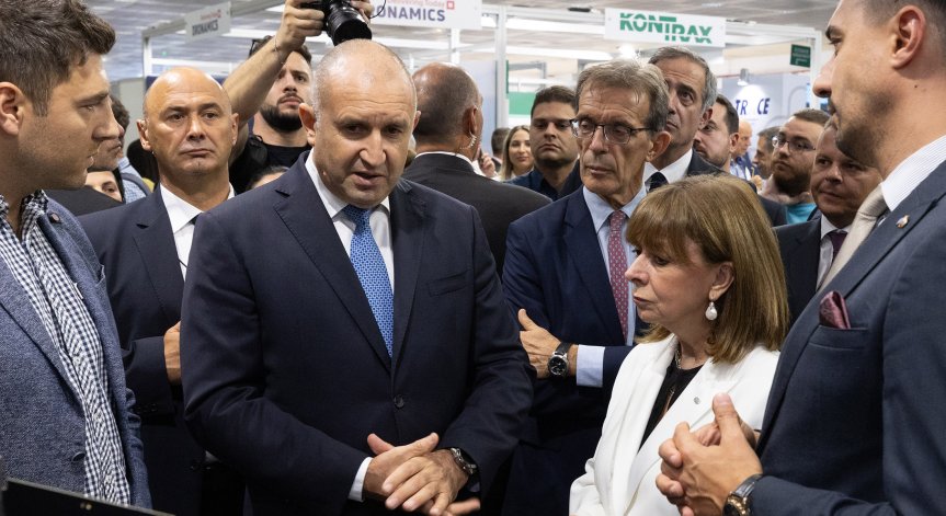 Радев: Който има амбицията да реформира службите, трябва да познава законите