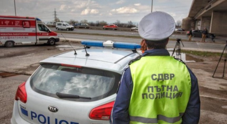 Верижна катастрофа затруднява движението на АМ 