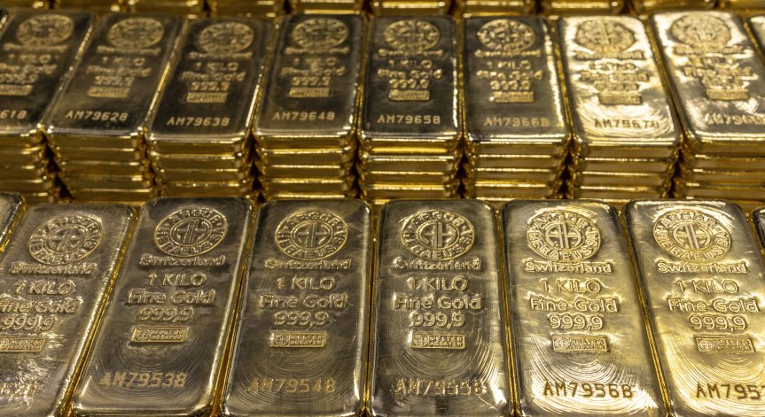 Тръмп предположи, че вносът на златни кюлчета все пак няма да бъде обложен с мита.