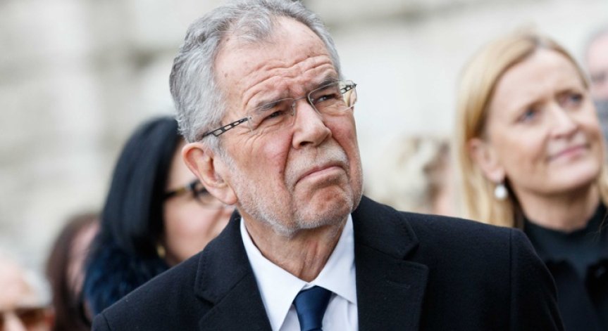 Глобяват президента на Австрия, не спазил противоепидемичните мерки