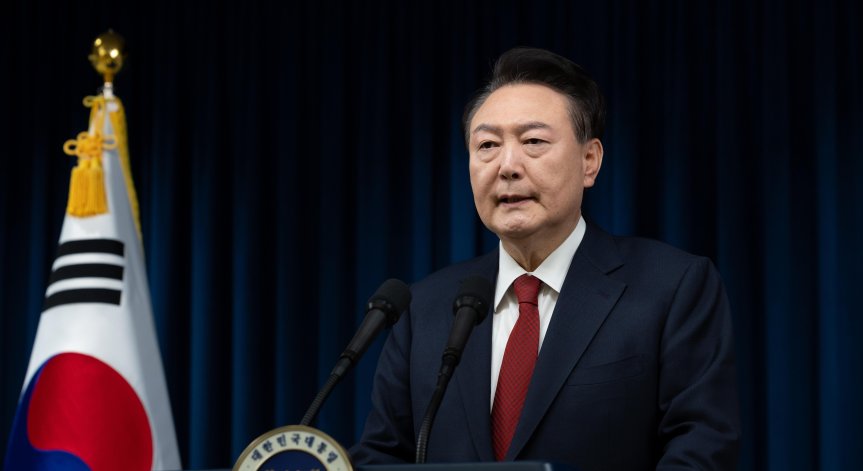 Преди една седмица президентът обяви военно положение.