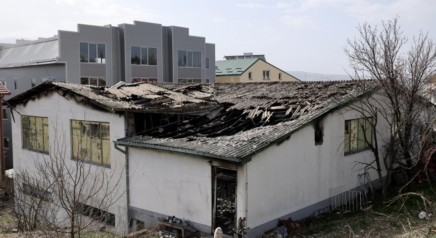 Около 60 души са изпратени с автомобили в болницата в Щип.