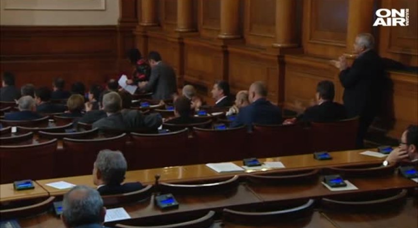 Скандал прекрати парламентарния контрол в НС