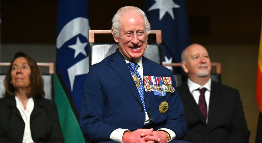 По-късно кралят и кралицата ще отпътуват за Самоа за тридневно държавно посещение.