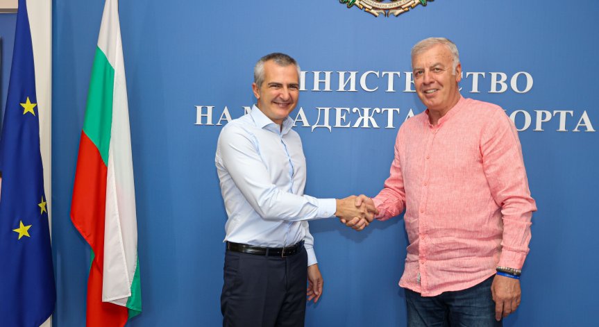 Сираков на крака при министър Илиев, обсъдиха стадиона на 