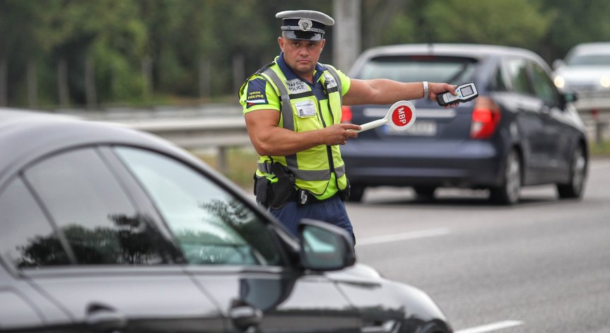 Извършен е контрол на 18 404 водачи и пътници.