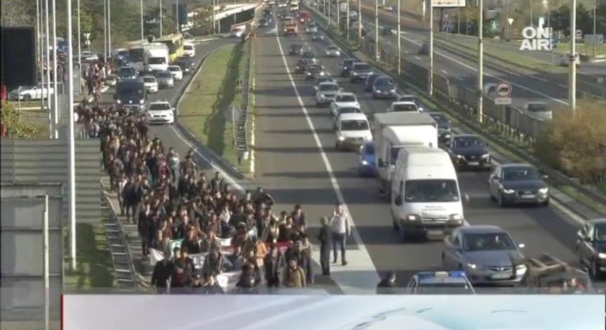 Група мигранти в Сърбия тръгна пеша към хърватската граница