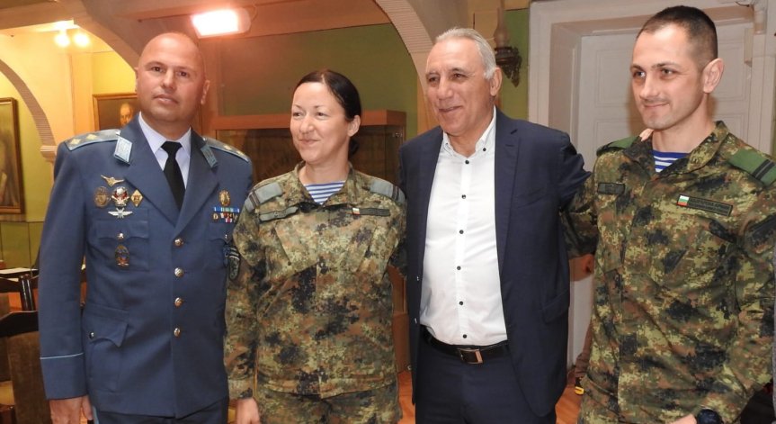 Наградиха най-добрите военни спортисти за 2023 г.