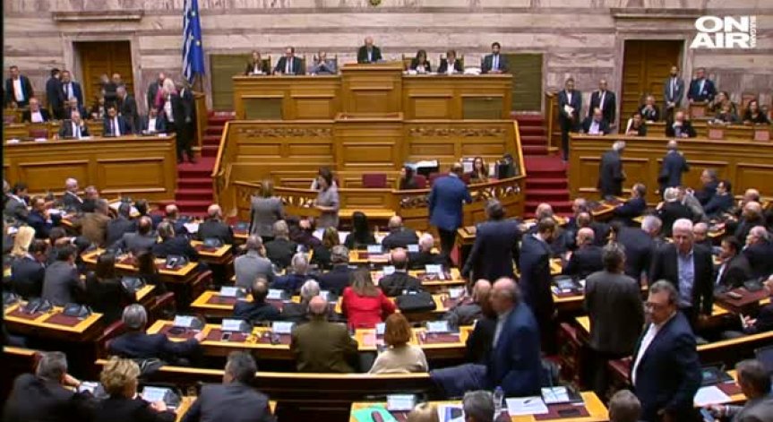 Преспанският договор мина в комисията, утре влиза в гръцкия парламент