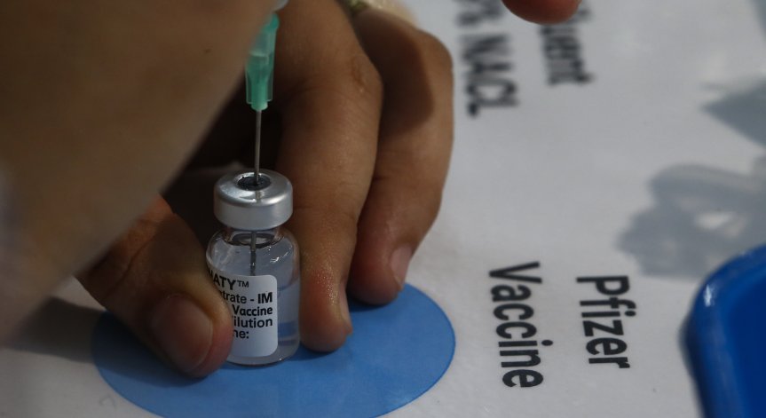 Израел: Възможна е връзка между препарата на Pfizer и редки случаи на миокардит