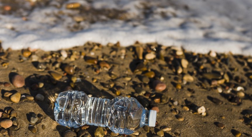 Планетата е в опасност: Микропластмасата в океаните няма да изчезне и след 100 години