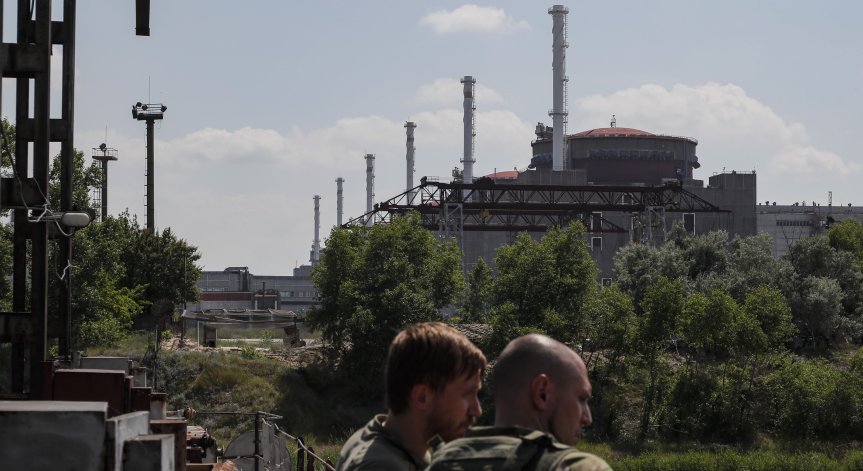 Пожар избухна в Запорожката АЕЦ след атака с дронове от Русия