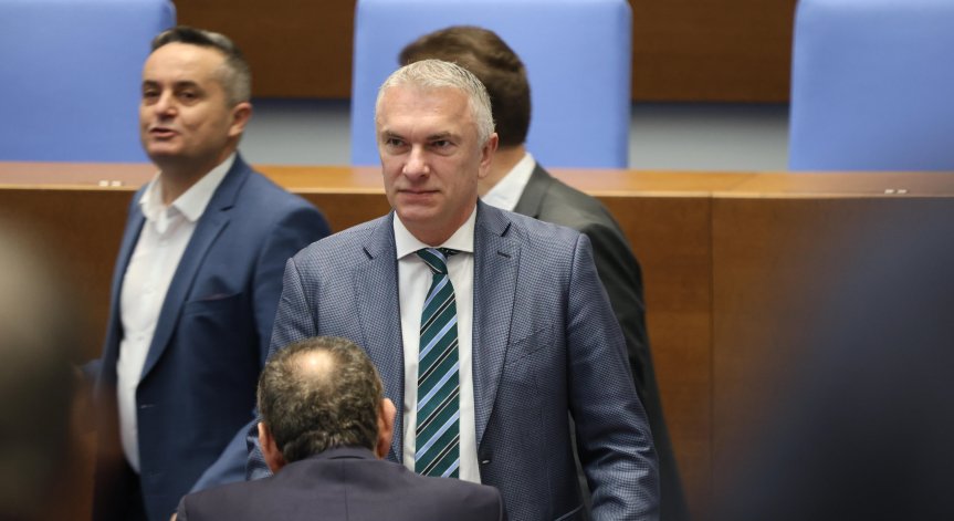 94 депутати се обявиха против.