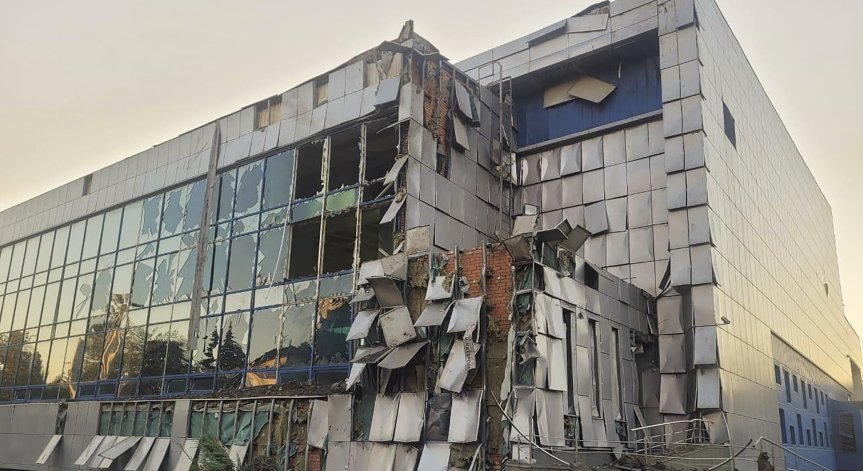 Най-малко 7 души са ранени при мощни експлозии в Днипро, повредени са сгради