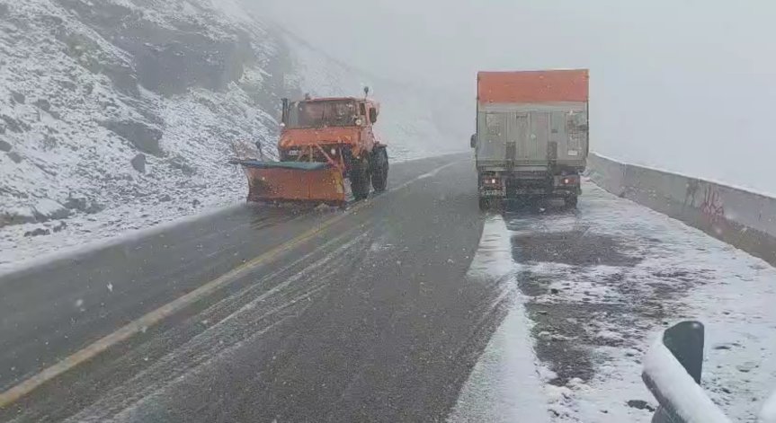 Снегорини чистят пътищата в Румъния