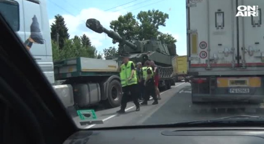 Конвой на НАТО се удари в румънски влекач по пътя Шумен-Карнобат