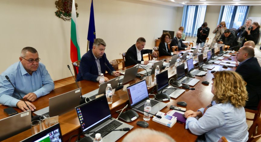 Прокурорската колегия ВСС пак отложи решението за Емилия Русинова