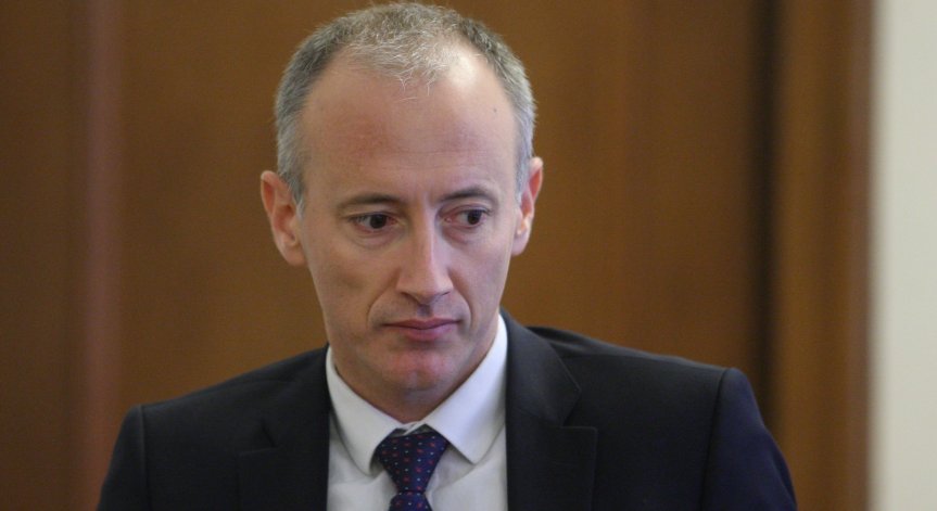 Вълчев: Над 30 000 деца не учат дистанционно заради липса на устройства