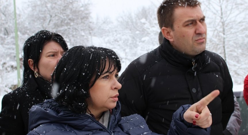 Полагат се усилия за пускане на тока: Петкова