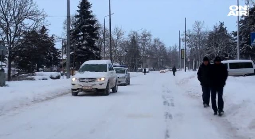 Жълт код в почти цялата страна: Сняг, поледици и силен вятър