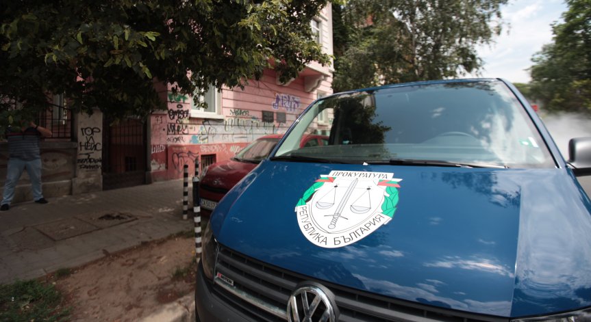 Обвиняемият  е задържан за срок до 72 часа.