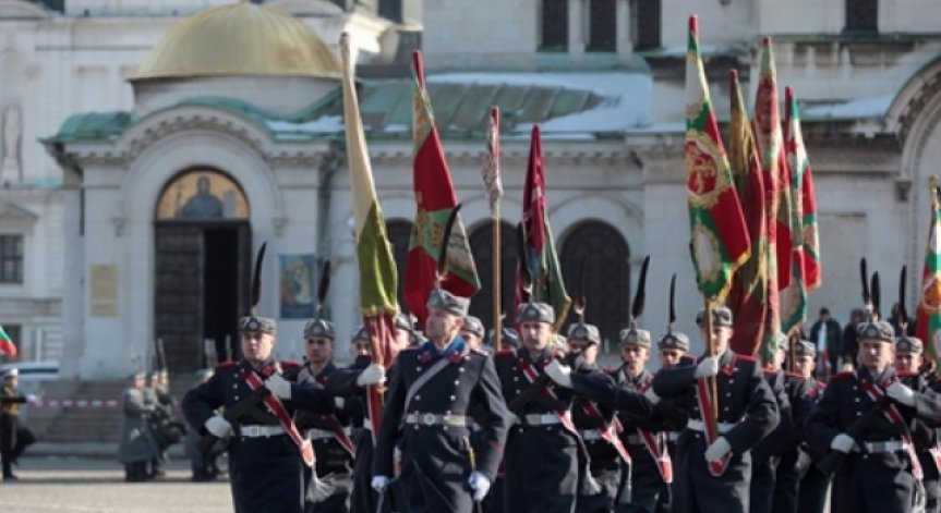 База на НАТО в България няма да има, заяви  вицеадмирал Румен Николов