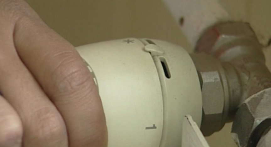 От 1 април пада цената на парното и топлата вода