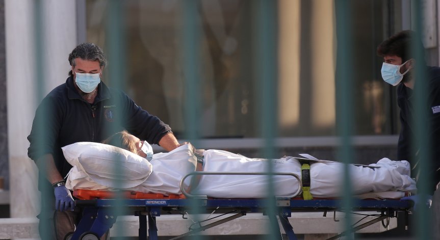 Интензивните отделения в Солун са пълни с пациенти с Ковид-19