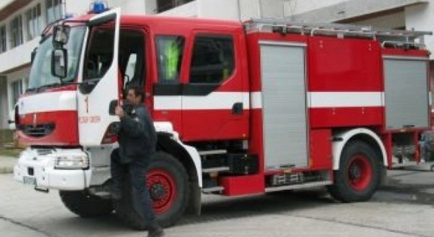 180 души се борят с пожара в района на парк Рилски манастир