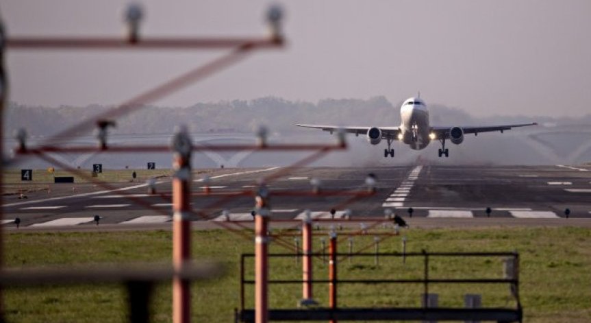 Пътник съди United Airlines заради невъзстановена сума за анулирани полети