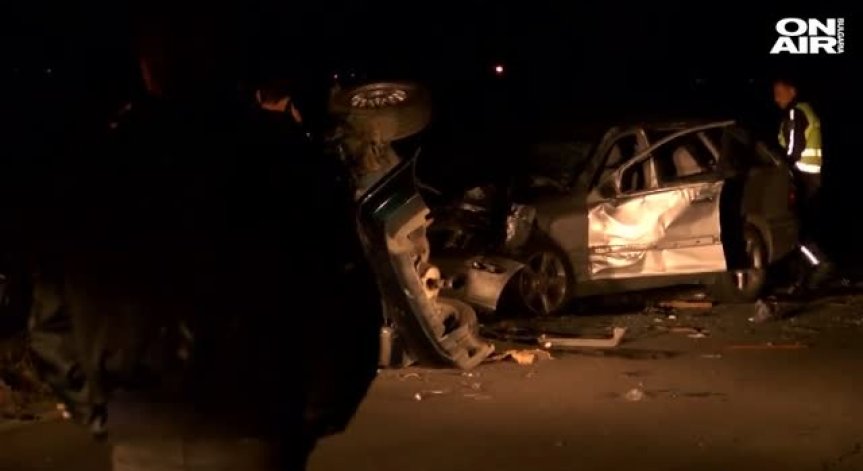 Двама души загинаха при тежка катастрофа на пътя Стара Загора-Казанлък