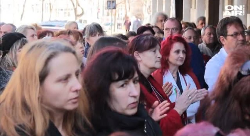 Стотици медици излязоха на протест в Шумен