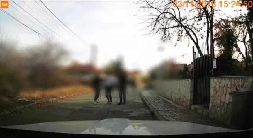 Пореден случай на агресия: Ученички се сбиха посред бял ден в Нови Искър