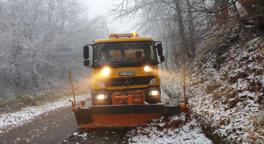 Петрохан остава затворен, ограничения в движението има в цялата страна