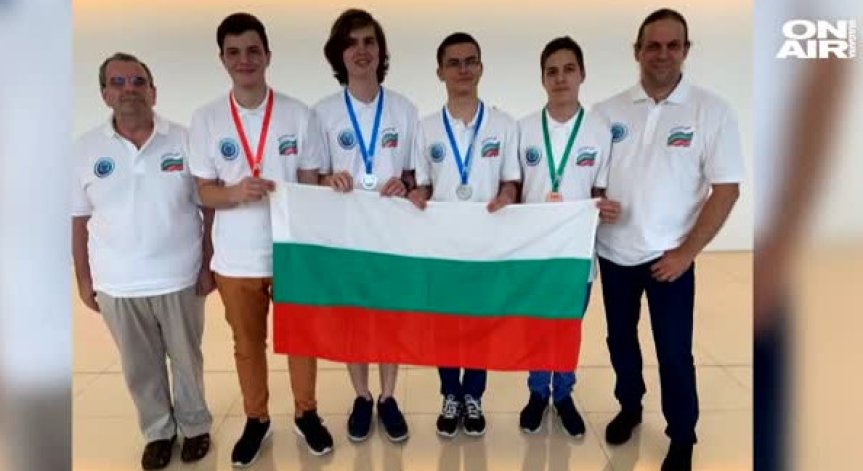 Български ученици с медали от международна олимпиада по информатика