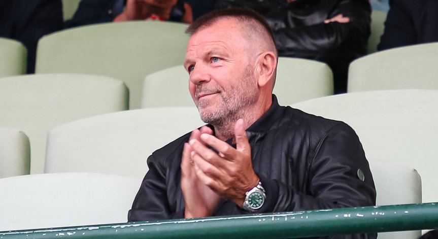 Стойчо Младенов седна в ложите на мача между ЦСКА 1948 и 