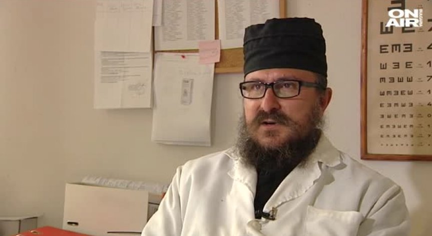 Сутрин медик, следобед духовник - разказ за един двойнствен живот 