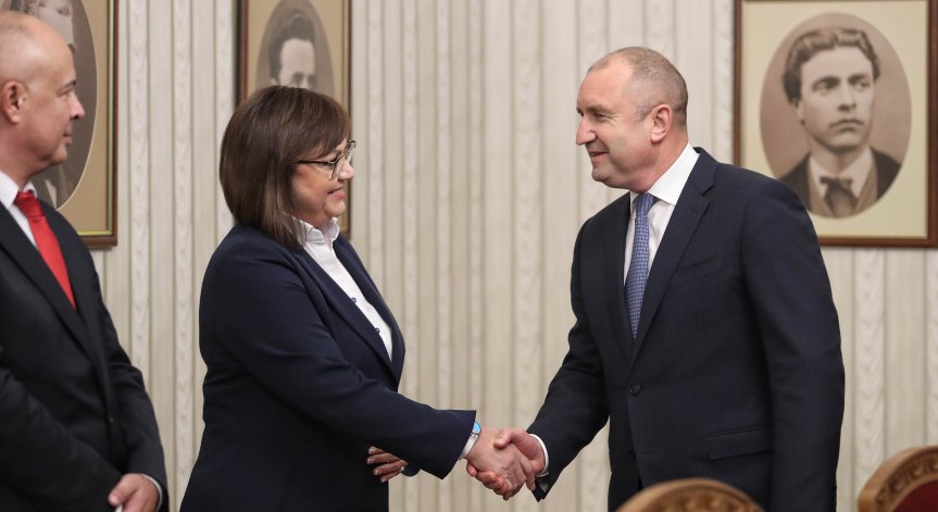 Последен опит за правителство - Радев връчва третия мандат на БСП