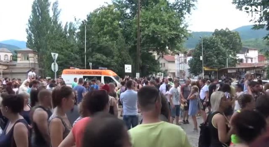 Без напрежение и сблъсъци премина петъчната вечер в Асеновград